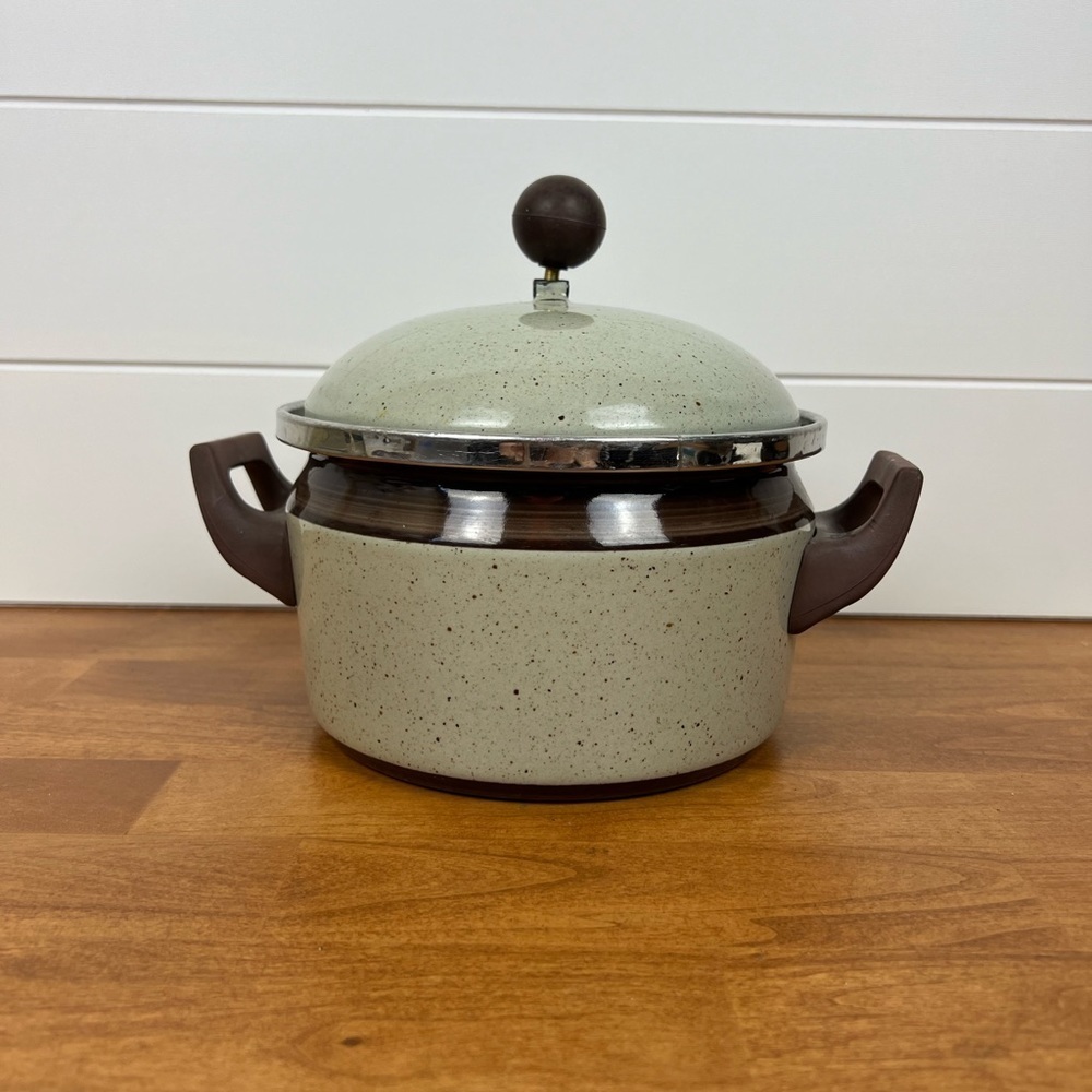 Vintage ASTA ceramic pot with lid